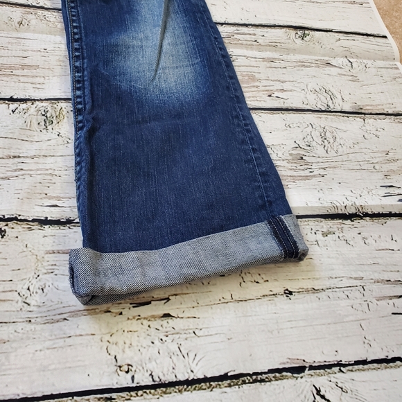 Silver jeans cuffed capri. Tuesday size 30/33. Excellent condition. - Picture 2 of 9
